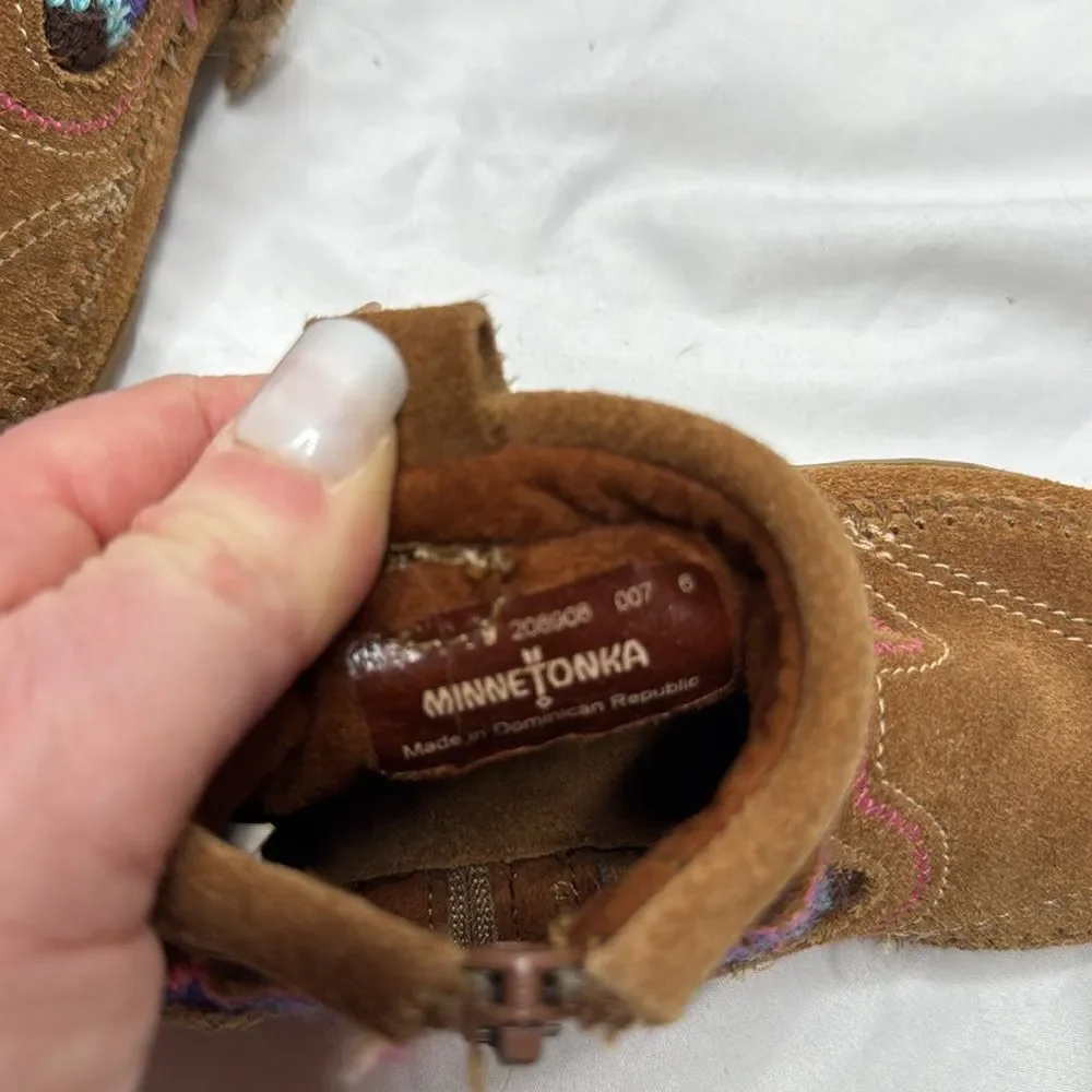 Minnetonka‎ Moccasin Leather Ankle Booties. Girl’s Size 9.